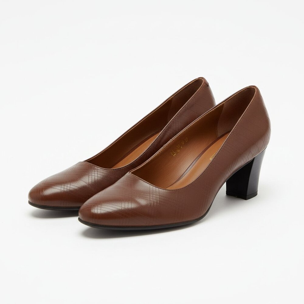 Vintage Etienne Aigner Brown Leather Block Heel Pumps 8.5 Preppy Old Money